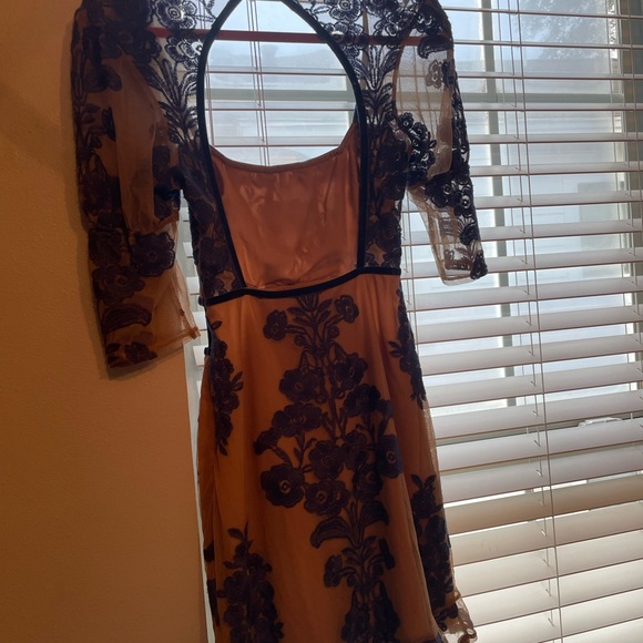 For Love and Lemons Lace Midi - Picture 5 of 6